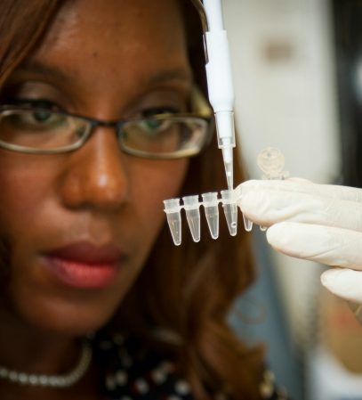 02.lab-tech--female-staff